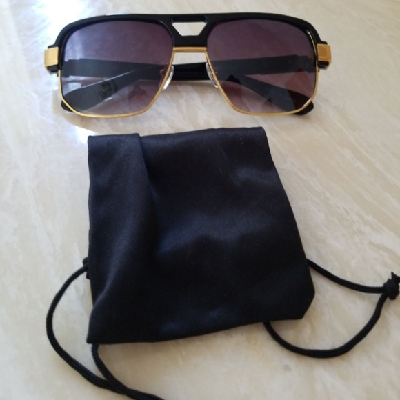 Sunglasses - Picture 4 of 4